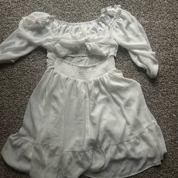 White Flowy Ruffled Dress - Picture 3 of 4